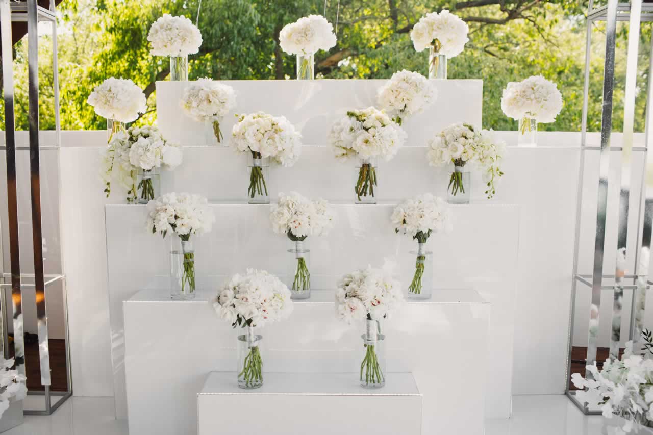 Minimalist vow renewal decor - floral ceremony backdrop